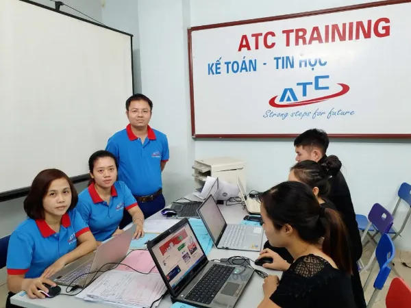 Hình ảnh đội ngũ hỗ trợ chuyên nghiệp