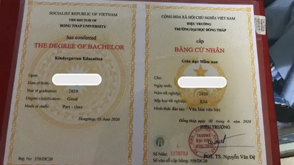 Văn bằng chỉ cần tra cứu trên web đã lộ rõ là giả.