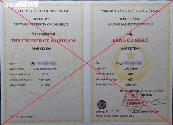 Bằng giả và phiếu điểm được làm giả tinh vi