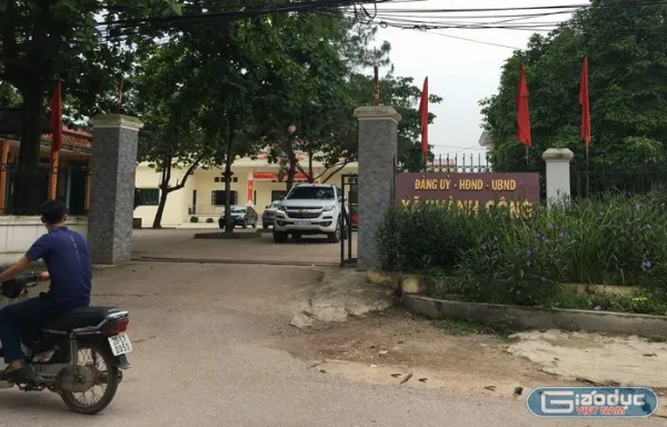 Hình ảnh minh họa, ông Dương Văn Chúc nhận bằng cấp
