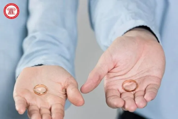 Sử dụng giấy đăng ký kết hôn giả bị phạt tù nghiêm khắc