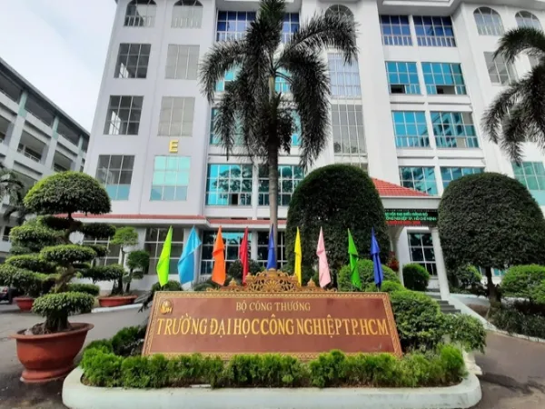 Khuôn viên Đại Học Công Nghiệp TP. HCM