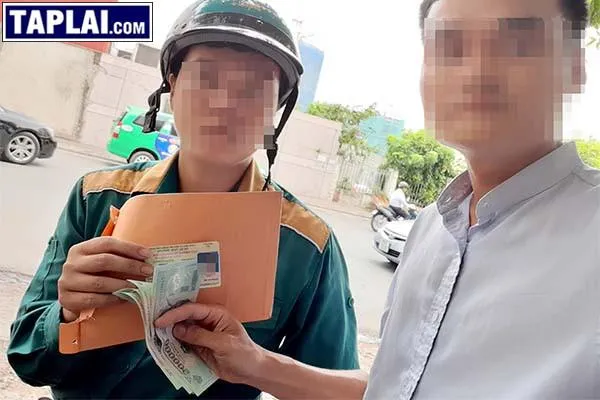 Bằng lái xe PET hiện đại